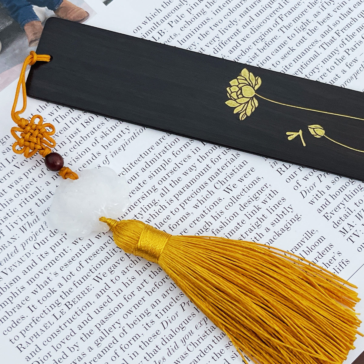 Wrapables Sandalwood Bookmark with Pendant Tassel for Book Lovers and Readers, Lotus