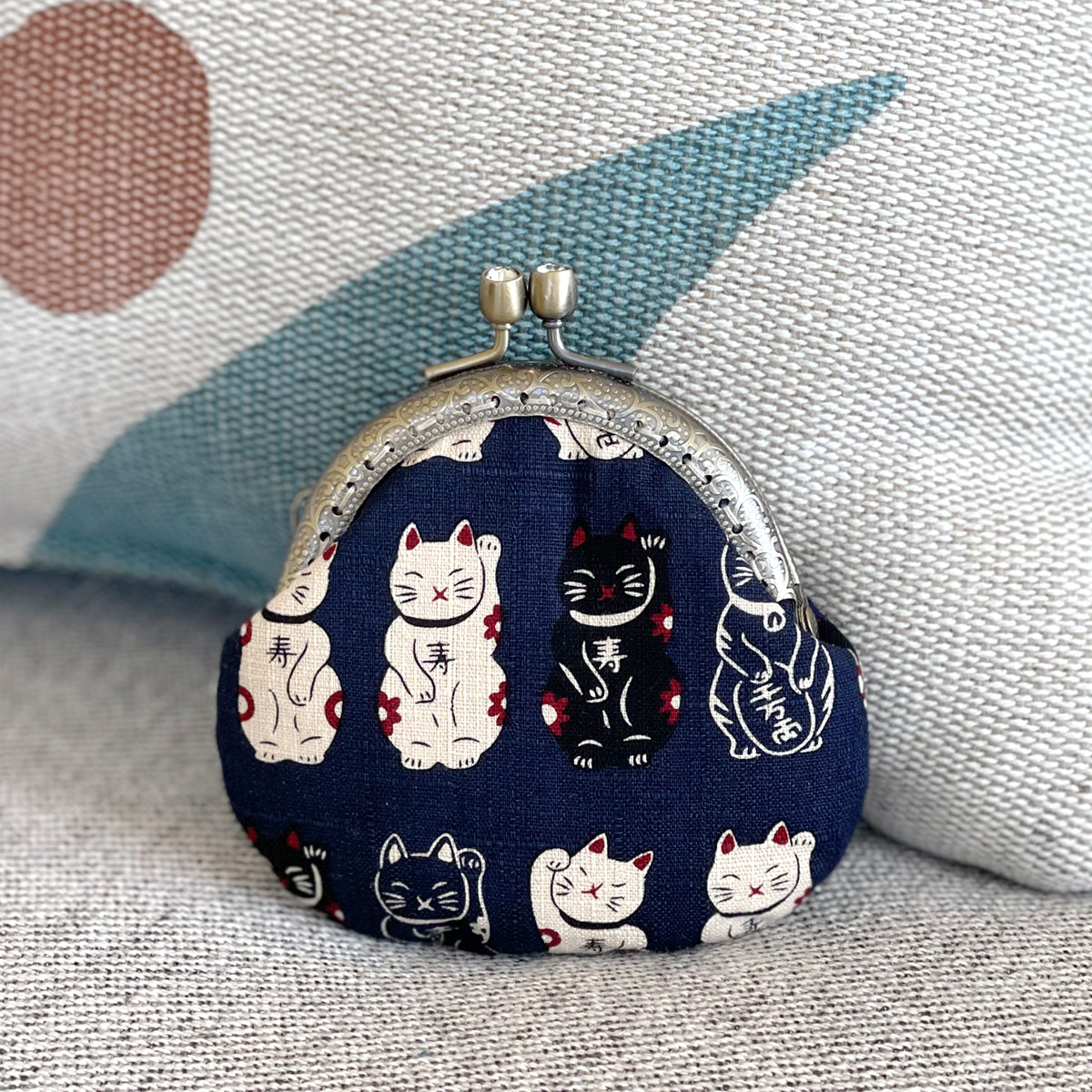 Wrapables Stylish Decorative Coin Purse, Clasp Wallet, Navy Fortune Cat