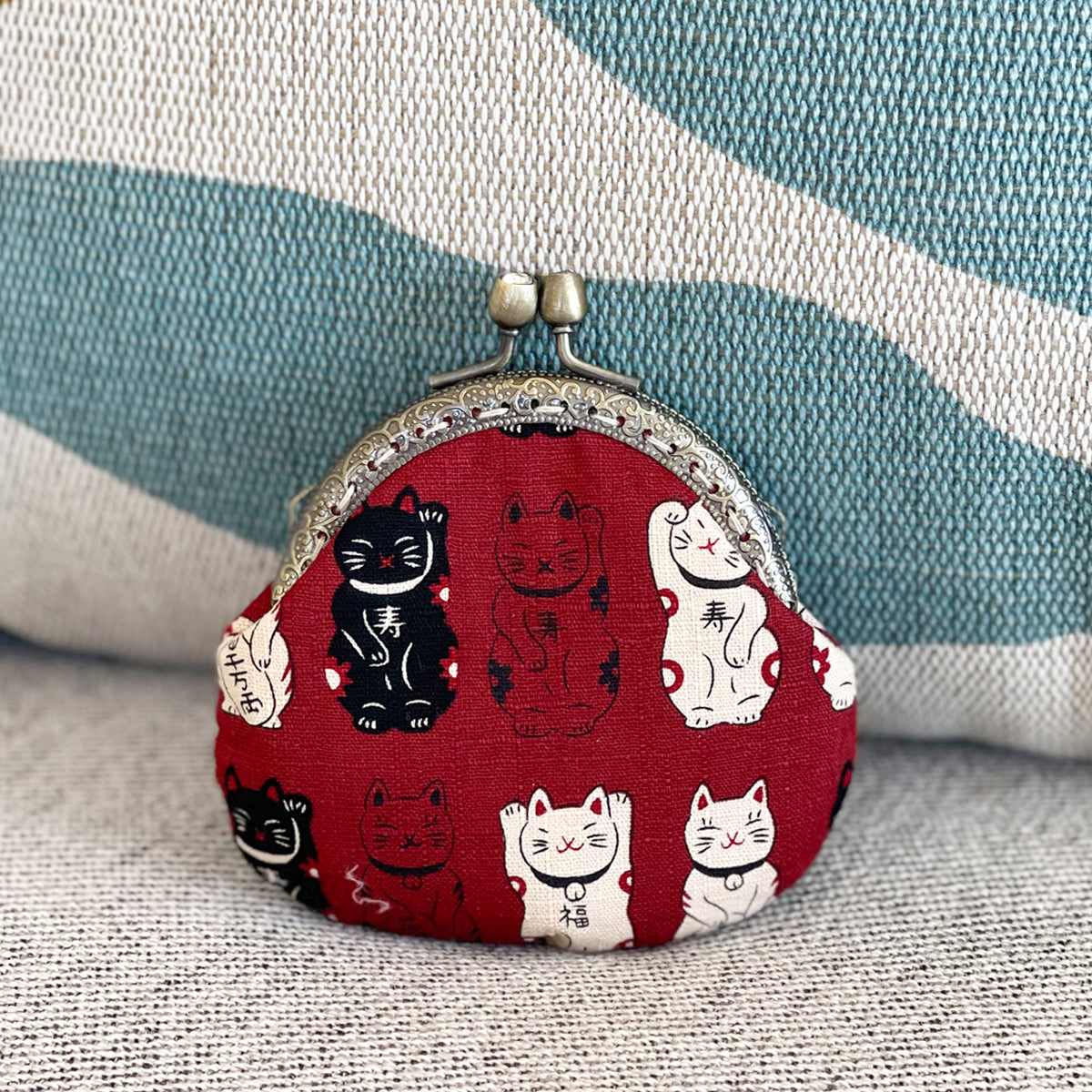 Wrapables Stylish Decorative Coin Purse, Clasp Wallet, Red Fortune Cat