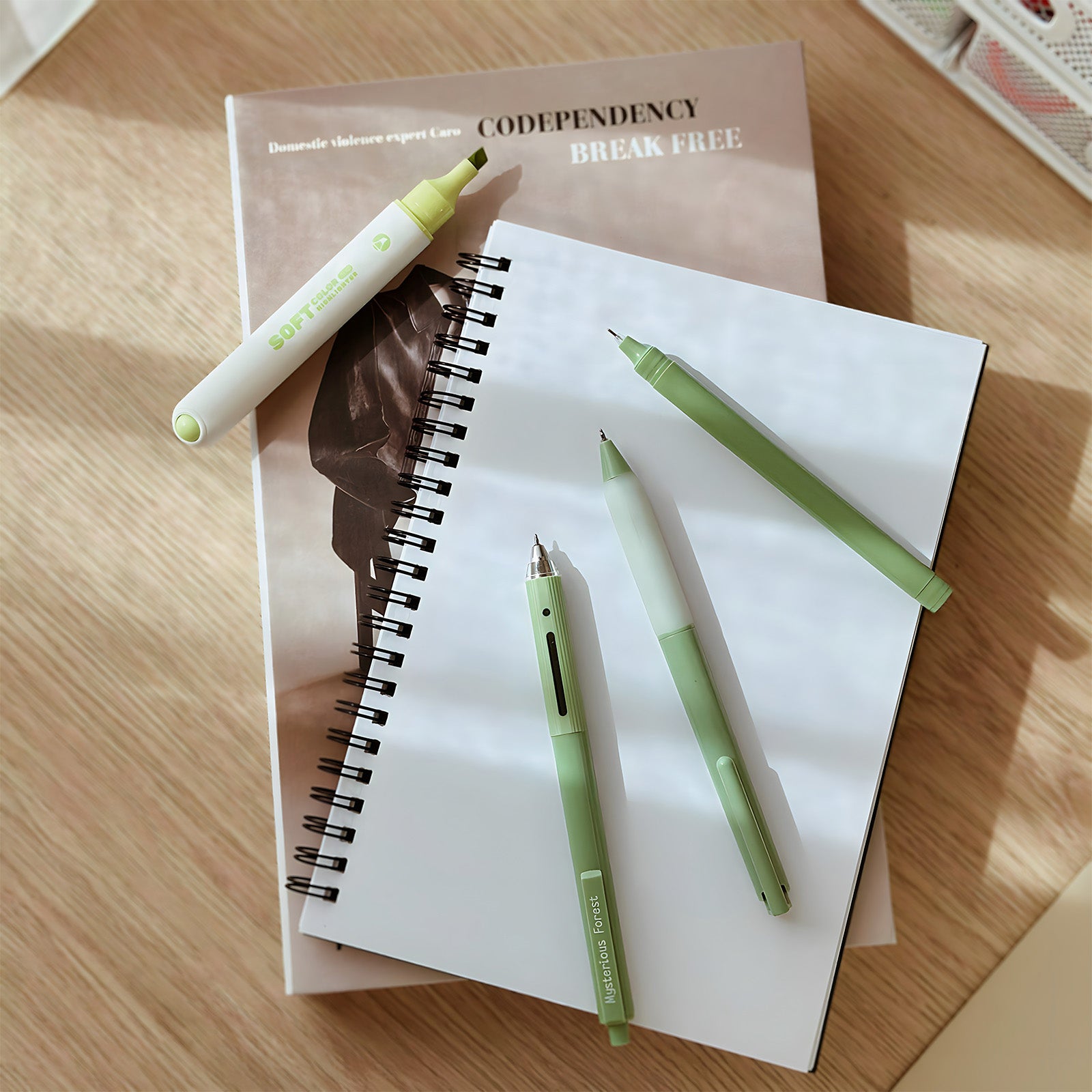 Wrapables 5 Gel Pens + 1 Highlighter Writing Set, 0.5mm Black Ink Pens, for Bible Studies, Journaling, Home and Office