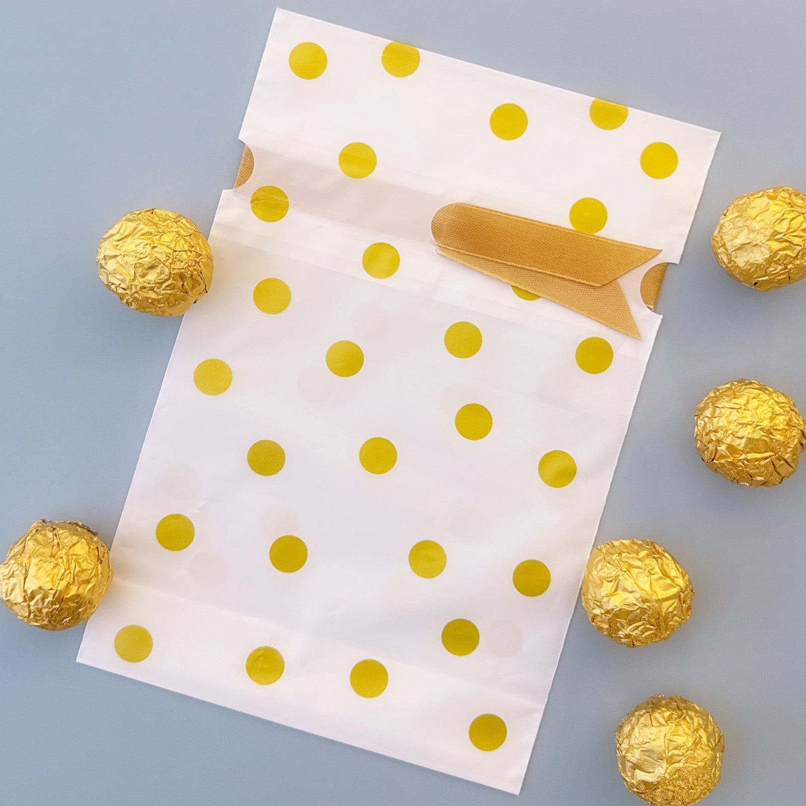 Wrapables Gold Dots Drawstring Treat Bags (50pcs)