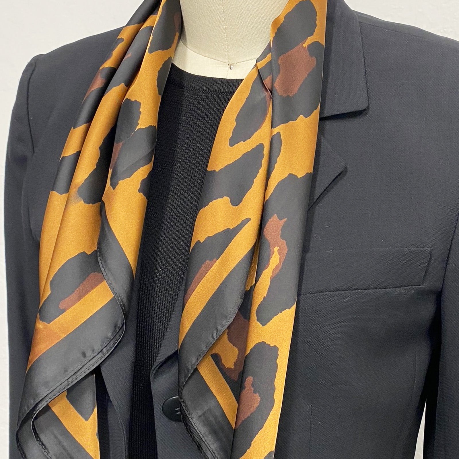 Wrapables Satin Neckerchief Square Scarf 26.5 x 26.5 Inches, Leopard Spots
