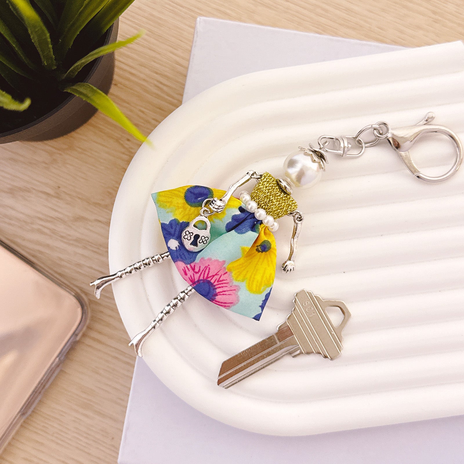 Wrapables Hanging Fashionista Doll Keychain, Crystal Rhinestone Keyring Bag Charm