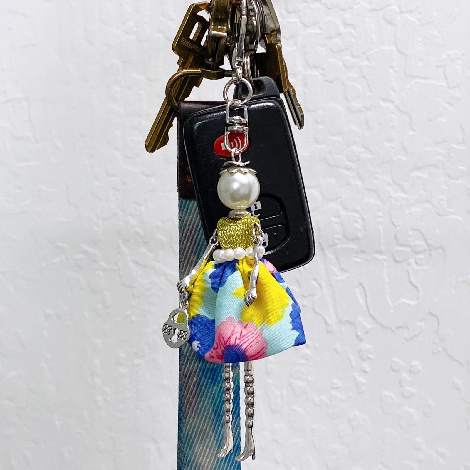 Wrapables Hanging Fashionista Doll Keychain, Crystal Rhinestone Keyring Bag Charm
