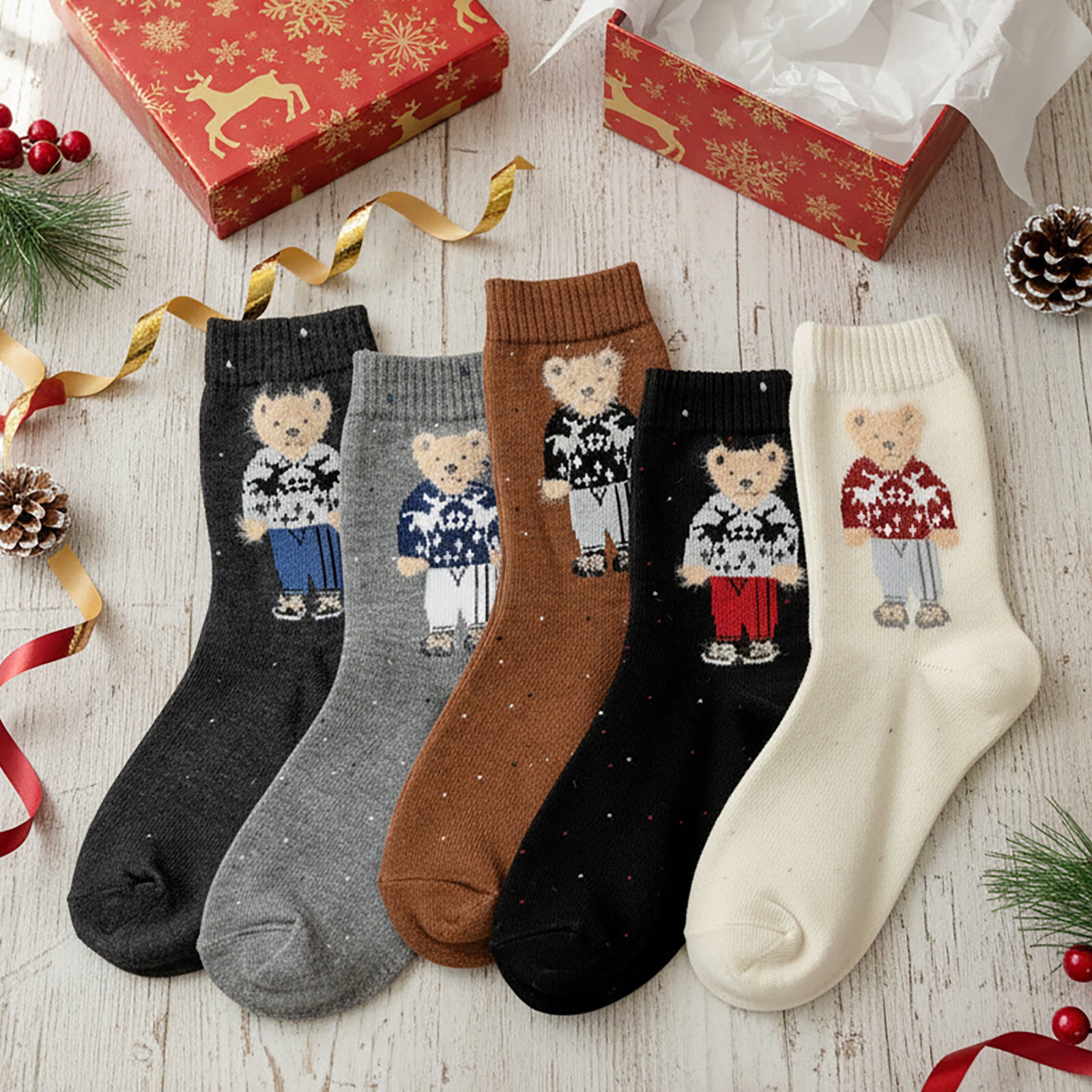 Wrapables Women's Cute Teddy Bear in Christmas Sweater Winter Crew Socks (Set of 5)