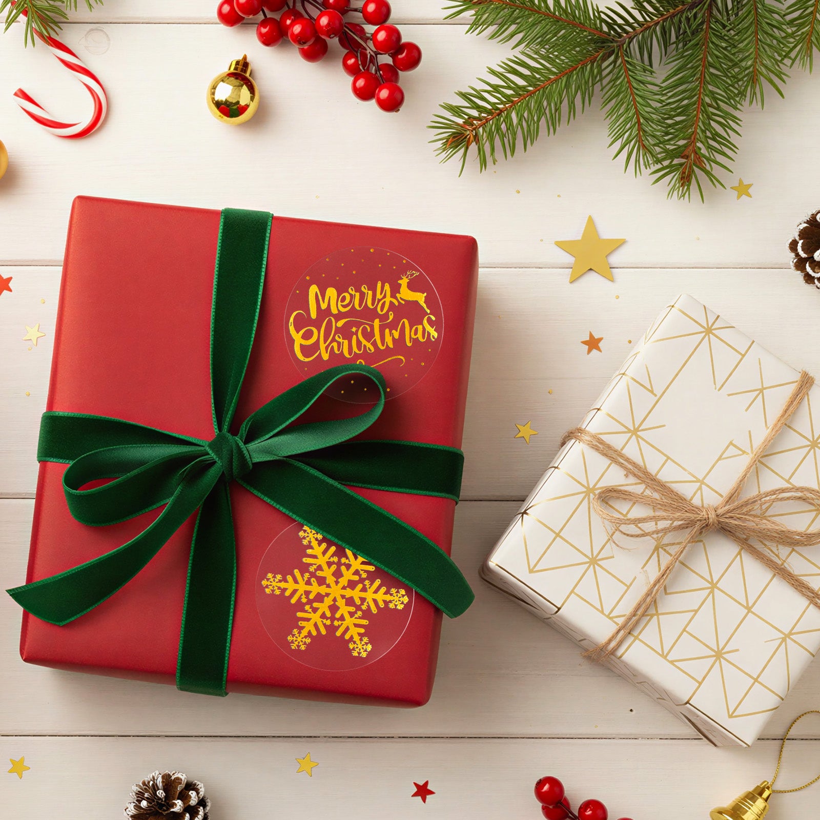 Wrapables 1.5 Inch Gold Foil Christmas Sticker Label Roll, Holiday Stickers for Sealing Cards, Envelopes, Gift Boxes (500pcs), Festive Christmas