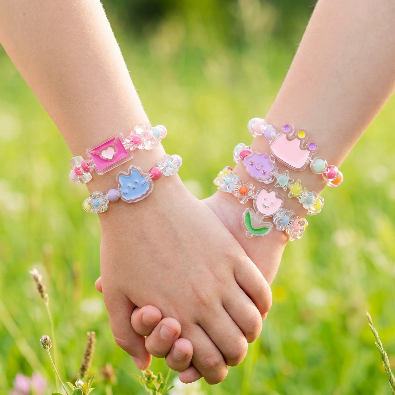 Wrapables Girls Princess Dress-Up Beaded Bracelet Jewelry for Party Favors, Goodie Bags, Birthday Parties (Set of 5)