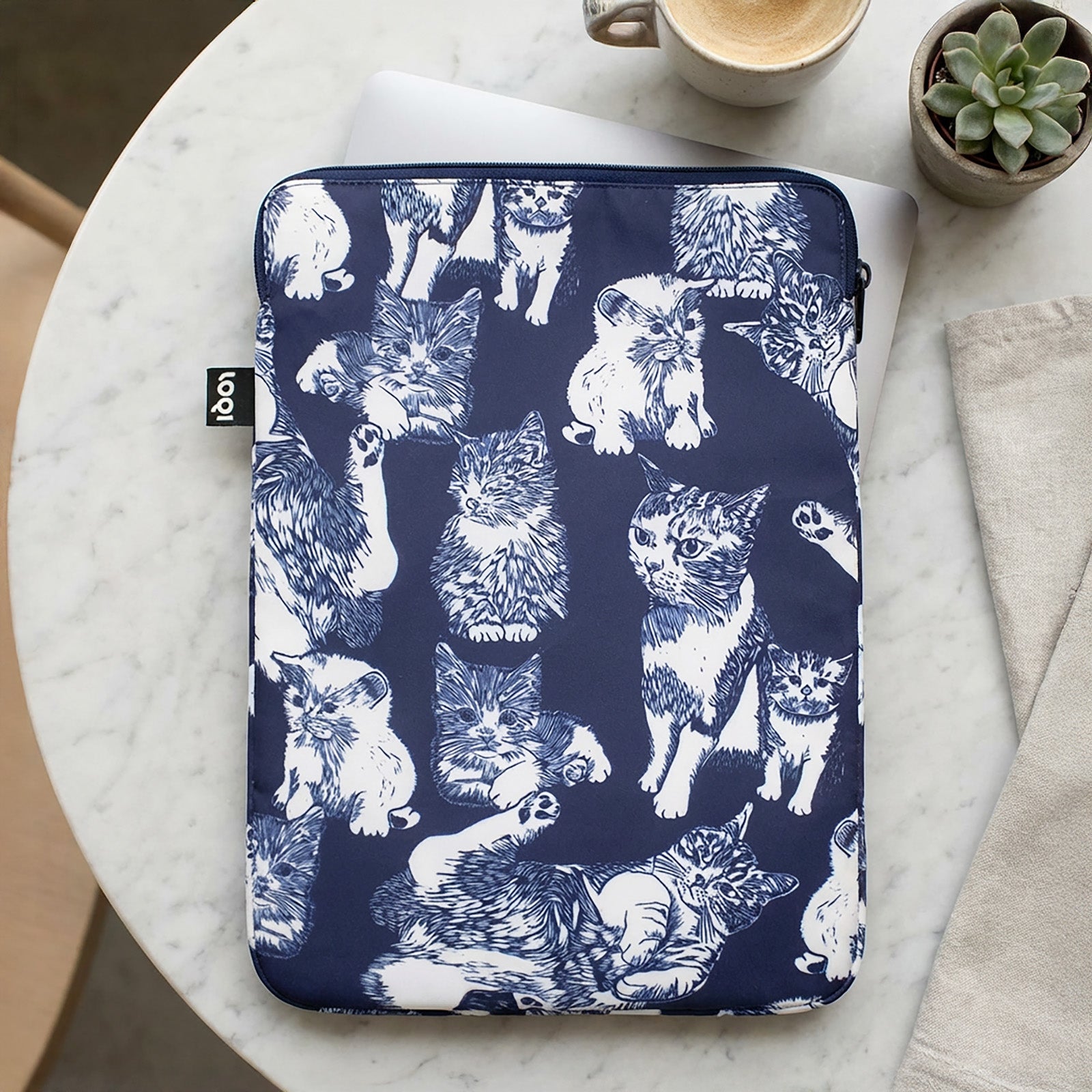 LOQI RED POPPY BEE Cats Recycled Laptop Sleeve