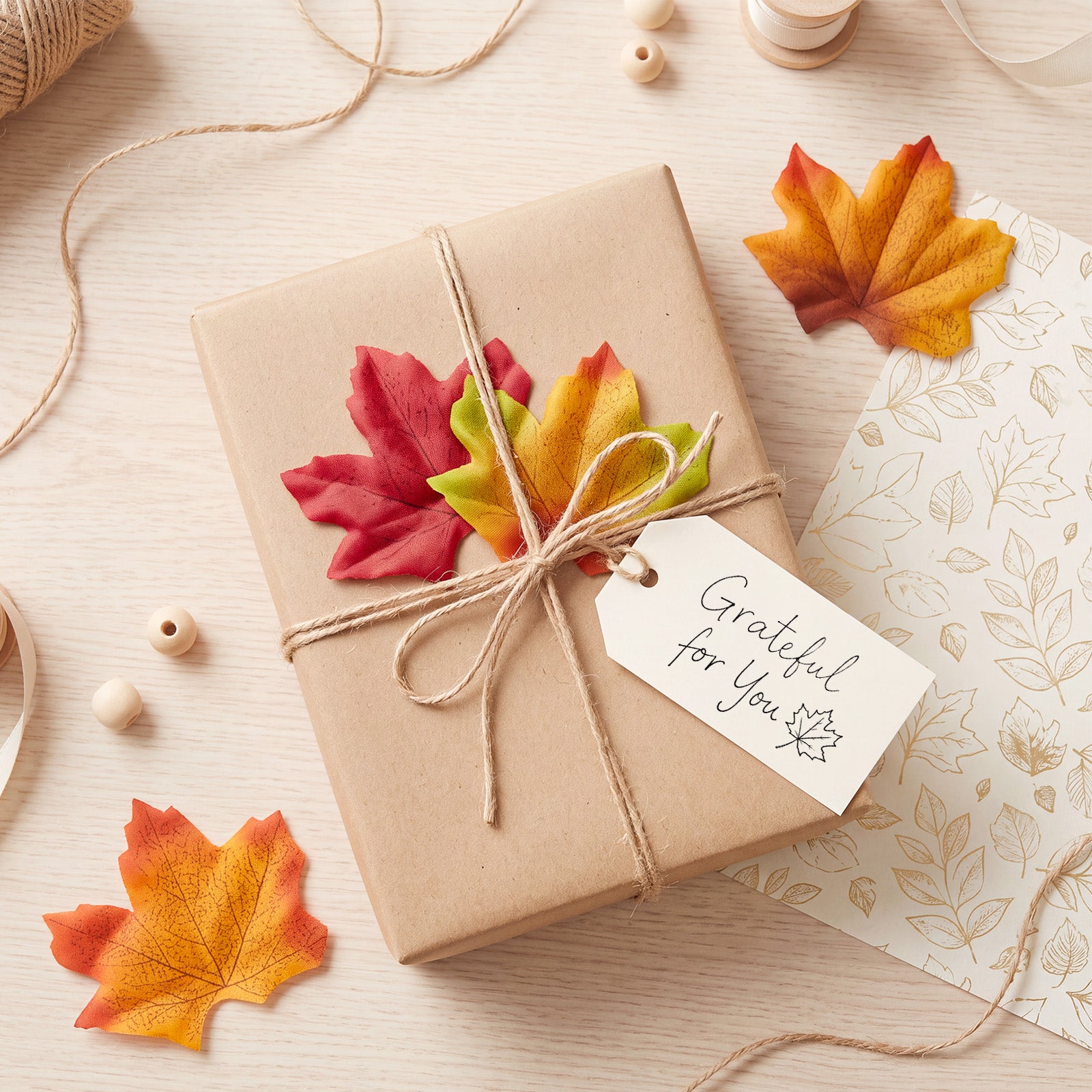 Wrapables Artificial Maple Leaves, Fall, Autumn, Thanksgiving Decor for Weddings, Parties, Table, DIY Crafts (200pcs)