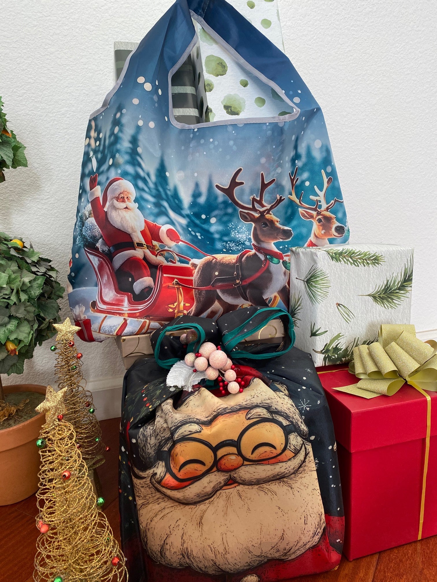 Wrapables Large Foldable Christmas Holiday Nylon Reusable Grocery Bag
