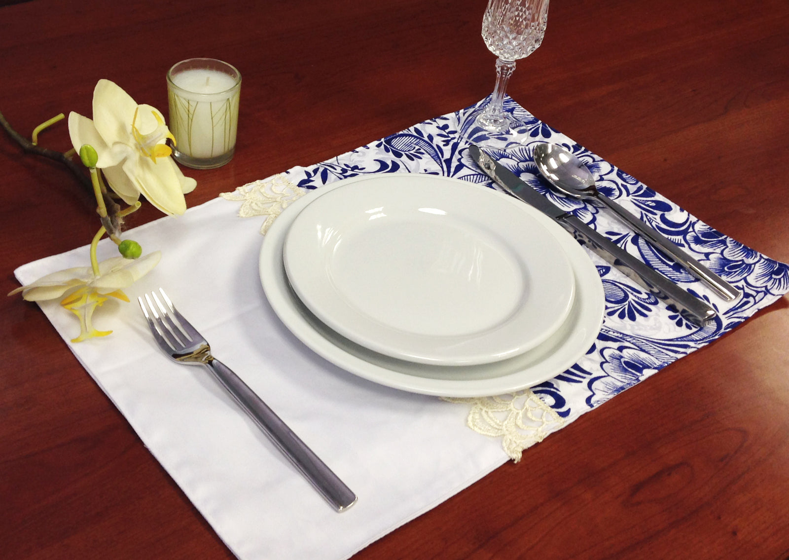Wrapables Asian Blue Flower Placemats (Set of 4)