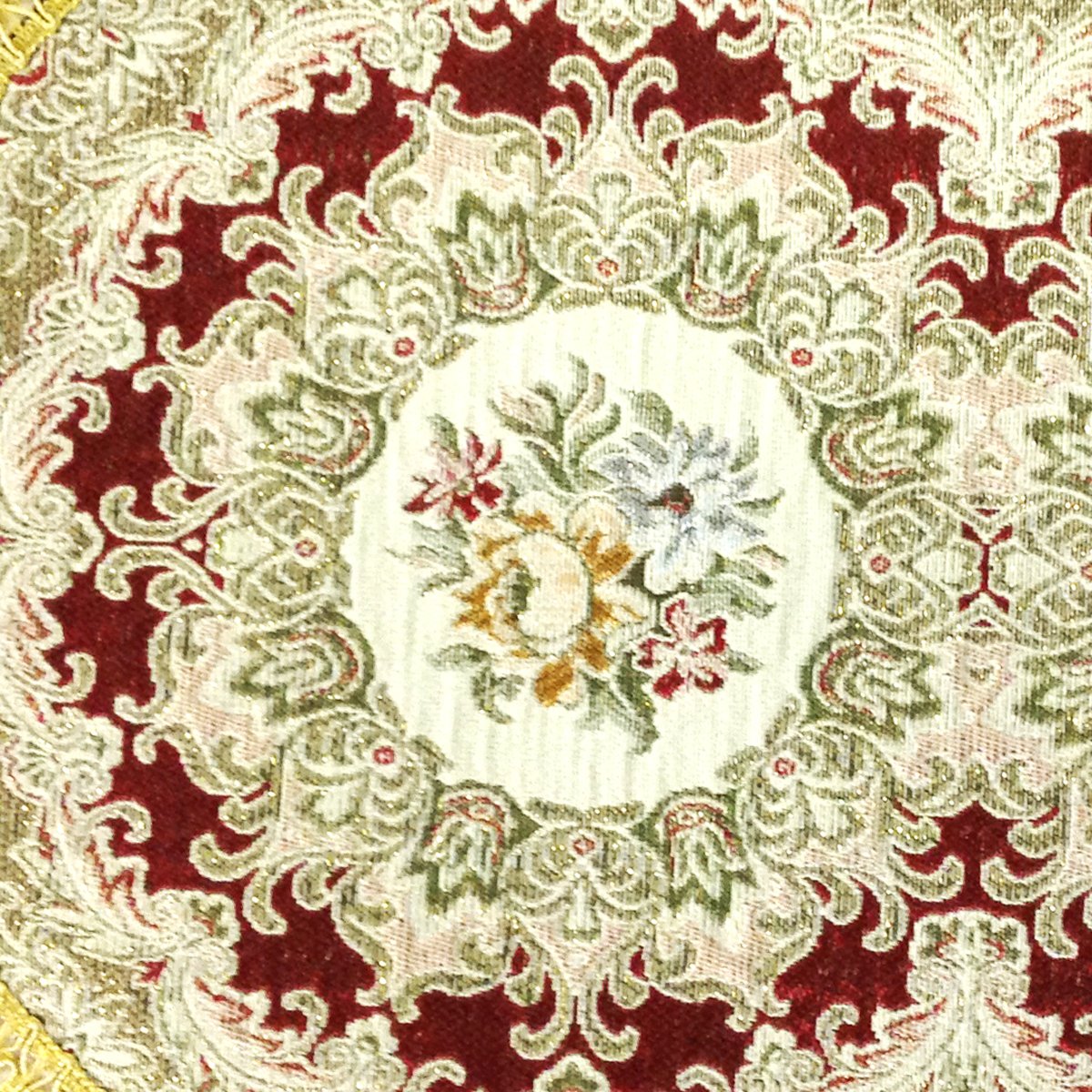 Wrapables 18.5 x 13 Inch Oval Vintage Floral Placemat with Gold Embroidery