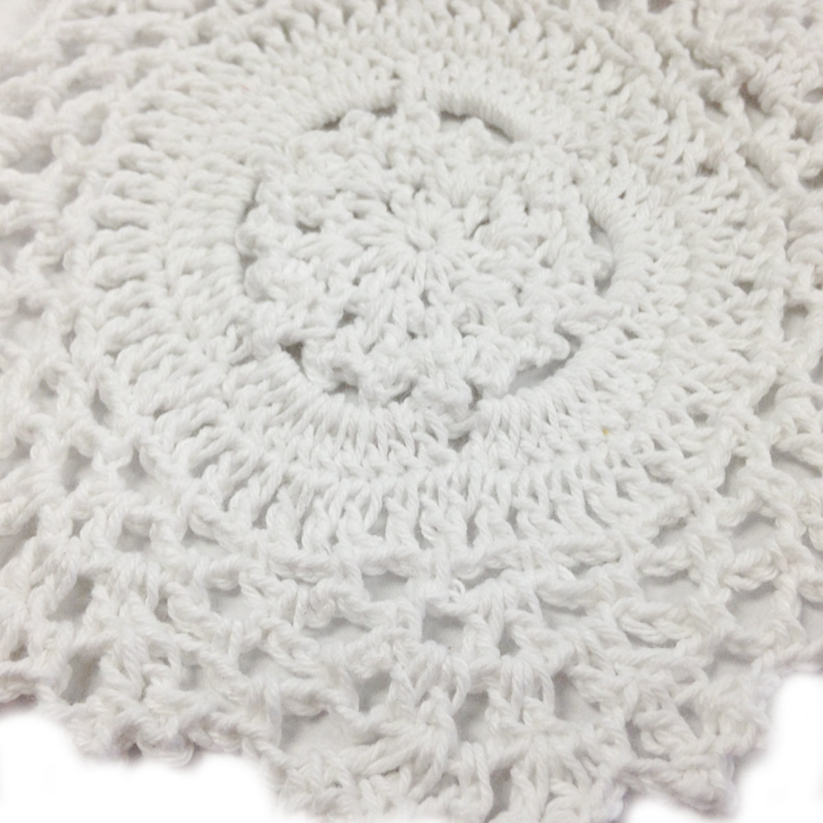 Wrapables Small White Round Crochet Cotton Doily Placemat, Set of 4