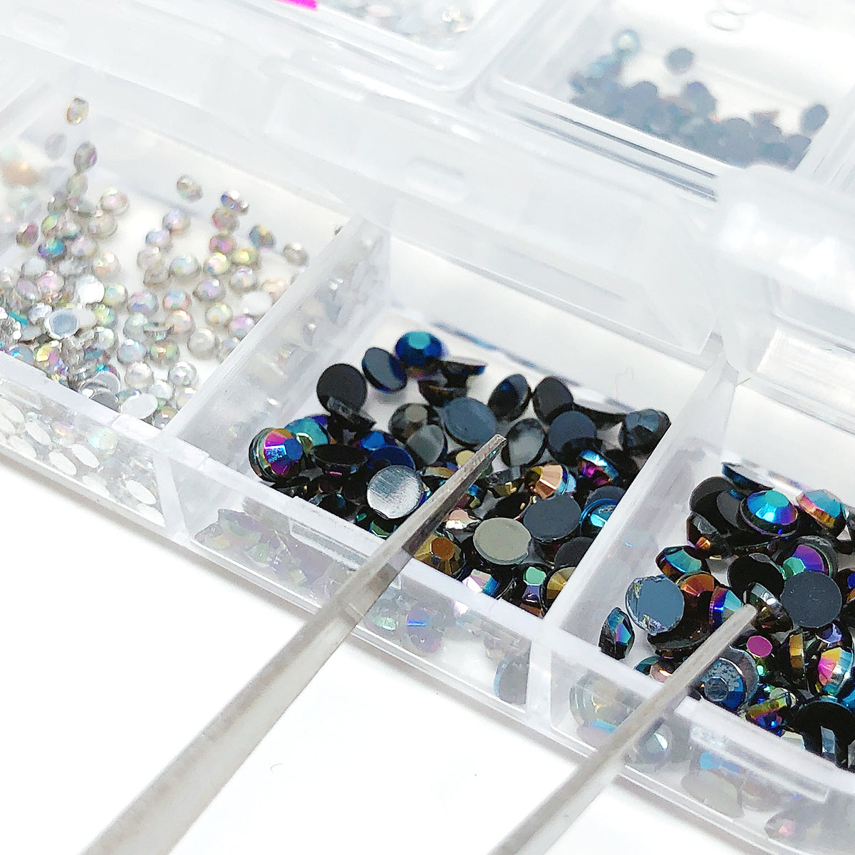 Wrapables Dazzling Nail Art Rhinestones Nail Manicure with Plastic Case