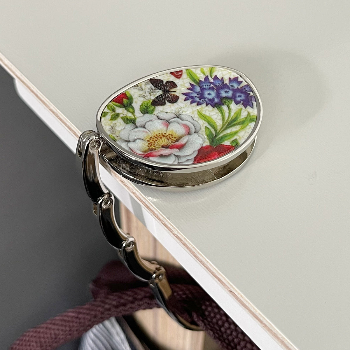  Store-Play Mother of Pearl Purse Hook Magnet Clip Table Handbag  Hanger Foldable Table Holder (Blossom) : Clothing, Shoes & Jewelry