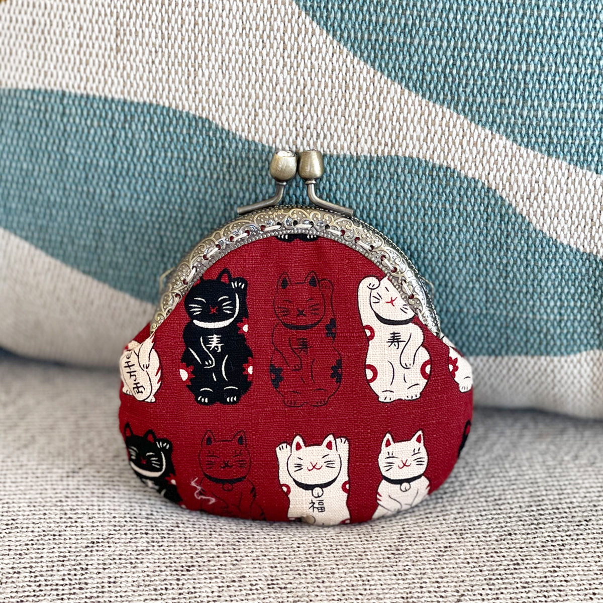 Wrapables Stylish Decorative Coin Purse, Clasp Wallet Red Fortune Cat