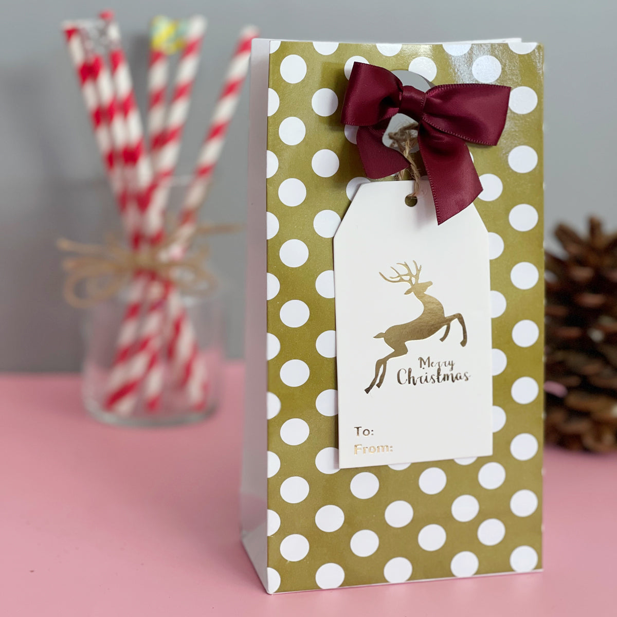 Wrapables Fun & Festive Christmas Holiday Gift Tags/Kraft Paper